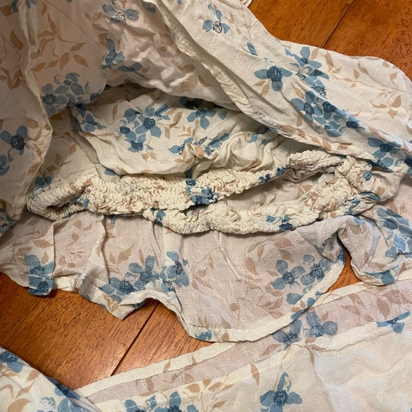 Matching halter top and skirt - Picture 2 of 3